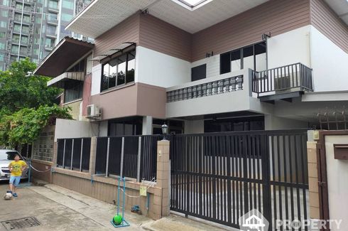 3 Bedroom House for rent in Khlong Tan Nuea, Bangkok