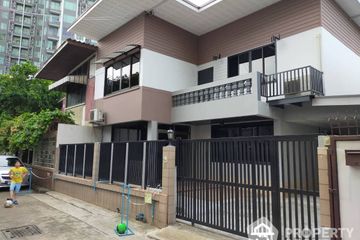 3 Bedroom House for rent in Khlong Tan Nuea, Bangkok