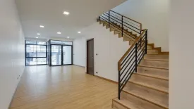 3 Bedroom Commercial for sale in Chang Phueak, Chiang Mai