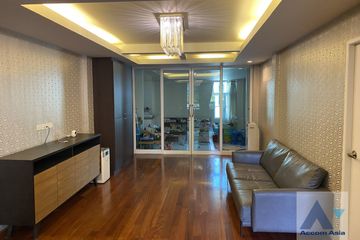 1 Bedroom Townhouse for sale in Yan Nawa, Bangkok