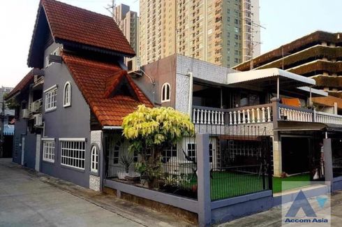 5 Bedroom House for sale in Phra Khanong, Bangkok near BTS Ekkamai