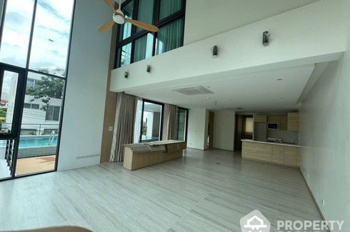 5 Bedroom House for rent in Khlong Tan Nuea, Bangkok