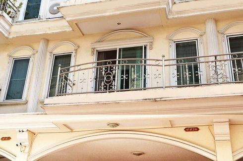 4 Bedroom Townhouse for sale in Chong Nonsi, Bangkok