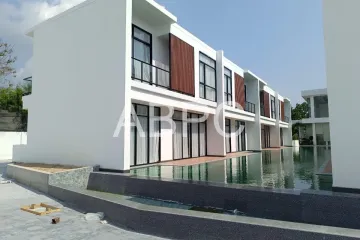 4 Bedroom Townhouse for sale in Na Kluea, Chonburi