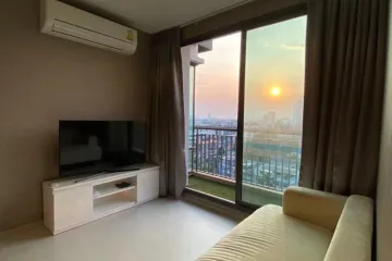 1 Bedroom Condo for sale in Rhythm Sukhumvit 42, Phra Khanong, Bangkok near BTS Ekkamai