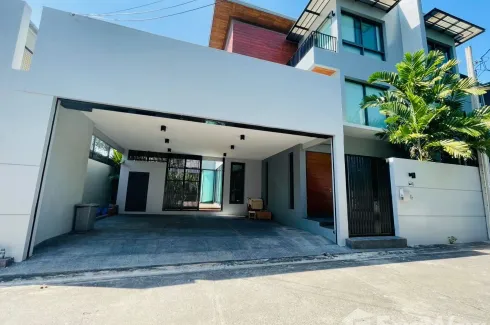 3 Bedroom House for rent in Khlong Tan Nuea, Bangkok