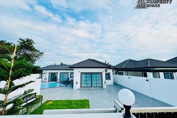 4 Bedroom Villa for sale in Rattanakorn Village 18, Na Kluea, Chonburi