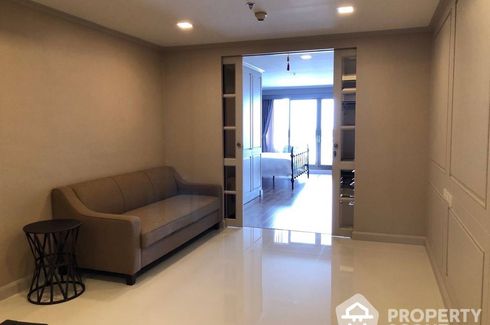 1 Bedroom Condo for sale in Silom, Bangkok near BTS Saphan Taksin