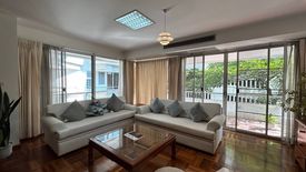 2 Bedroom Apartment for rent in Ma Peng Seng Apartment, Khlong Toei Nuea, Bangkok near BTS Asoke