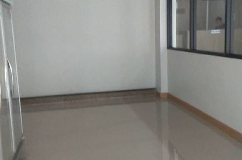 1 Bedroom Commercial for rent in Chan Kasem, Bangkok near MRT Chankasem