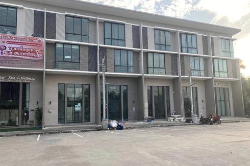 3 Bedroom Commercial for sale in Patio Ladkrabang-Moterway, Thap Yao, Bangkok