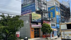 Commercial for sale in Hua Mak, Bangkok near MRT Si Kritha