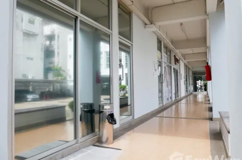 Commercial for rent in Metha Wattana Building, Khlong Toei Nuea, Bangkok near MRT Sukhumvit