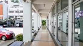 Commercial for rent in Metha Wattana Building, Khlong Toei Nuea, Bangkok near MRT Sukhumvit