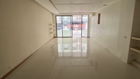 Commercial for rent in Khlong Tan Nuea, Bangkok