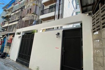 11 Bedroom Commercial for rent in Wang Burapha Phirom, Bangkok near MRT Sam Yot