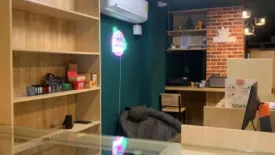 1 Bedroom Commercial for rent in Chana Songkhram, Bangkok near MRT Sanam Luang