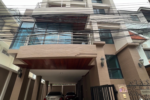 4 Bedroom Commercial for rent in Silom, Bangkok near MRT Lumpini