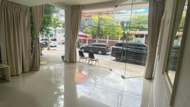 Commercial for rent in Khlong Tan Nuea, Bangkok near BTS Phrom Phong