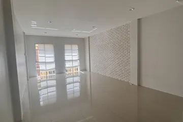 3 Bedroom Townhouse for rent in Bang Na, Bangkok