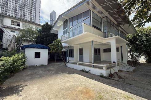 3 Bedroom House for rent in Khlong Tan Nuea, Bangkok