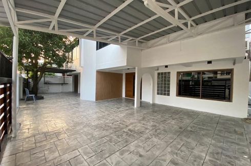 4 Bedroom House for rent in Phlapphla, Bangkok near MRT Lat Phrao 83