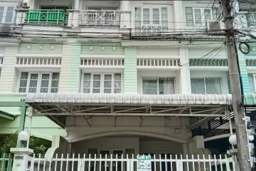 3 Bedroom Townhouse for rent in Bang Talat, Nonthaburi