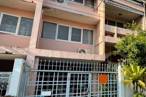 5 Bedroom Townhouse for sale in Khlong Tan Nuea, Bangkok