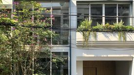 3 Bedroom Townhouse for sale in Khlong Tan Nuea, Bangkok