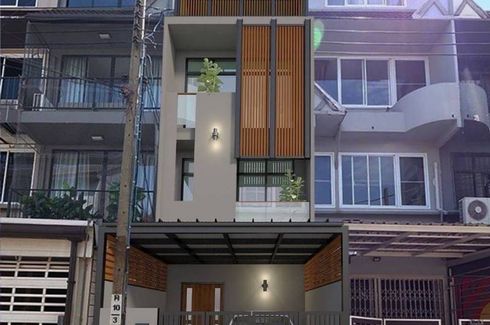 3 Bedroom Townhouse for sale in Phra Khanong Nuea, Bangkok near BTS Ekkamai