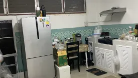 3 Bedroom Commercial for rent in Thanon Phetchaburi, Bangkok near MRT Ratchathewi