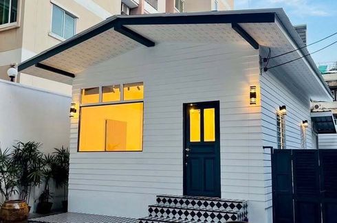 1 Bedroom House for rent in Yan Nawa, Bangkok