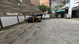 10 Bedroom House for rent in Khlong Tan, Bangkok near BTS Phrom Phong