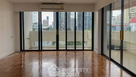 3 Bedroom Condo for rent in Charan Mansion, Khlong Toei Nuea, Bangkok near MRT Sukhumvit