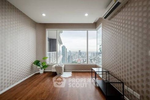 2 Bedroom Condo for rent in Wat Phraya Krai, Bangkok