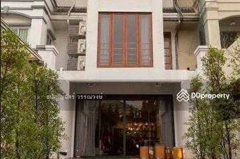 4 Bedroom Townhouse for rent in Phra Khanong Nuea, Bangkok