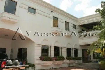 9 Bedroom House for rent in Khlong Tan, Bangkok near BTS Phrom Phong