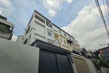 4 Bedroom House for rent in Sam Sen Nok, Bangkok near MRT Phawana