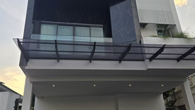 4 Bedroom Villa for sale in Phra Khanong Nuea, Bangkok near BTS Ekkamai