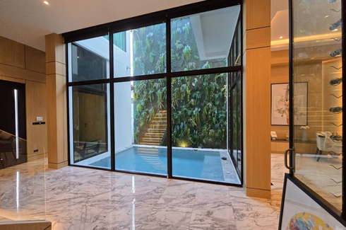 4 Bedroom Villa for sale in Phra Khanong Nuea, Bangkok near BTS Ekkamai