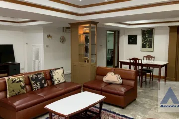 7 Bedroom Townhouse for rent in Khlong Tan Nuea, Bangkok