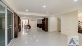 3 Bedroom House for rent in Khlong Toei Nuea, Bangkok near MRT Sukhumvit