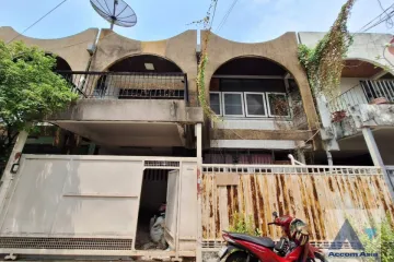 3 Bedroom House for sale in Khlong Tan Nuea, Bangkok