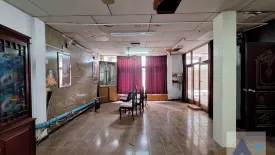 3 Bedroom House for sale in Khlong Tan Nuea, Bangkok