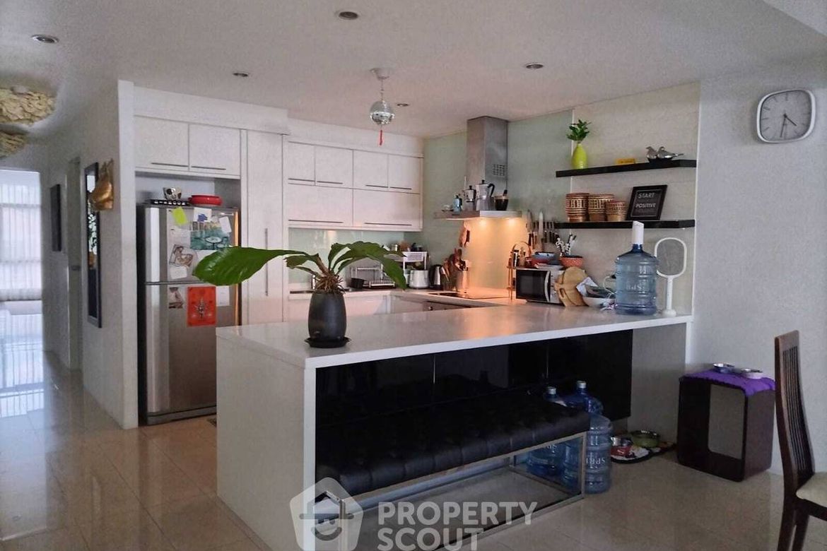 Watthana, Bangkok - Photo 2