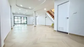 3 Bedroom Townhouse for sale in Bang Chak, Bangkok