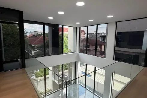 6 Bedroom Townhouse for rent in Lat Phrao, Bangkok