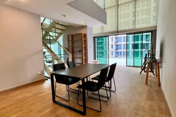 2 Bedroom Condo for rent in The Room Sukhumvit 21, Khlong Toei Nuea, Bangkok near MRT Sukhumvit