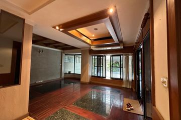 5 Bedroom Townhouse for rent in Khlong Tan Nuea, Bangkok