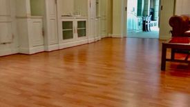 1 Bedroom Condo for sale in Khlong Toei Nuea, Bangkok near BTS Nana